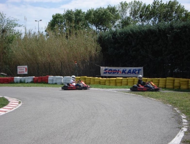 Entree au stand Karting